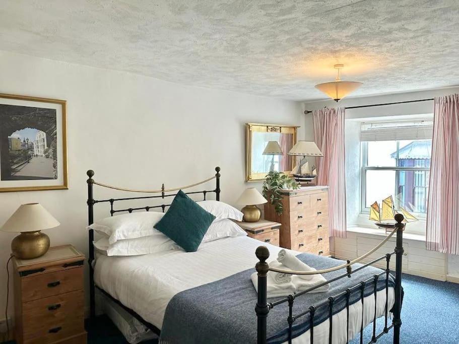 Ship Cottage Tenby Beach 50M מראה חיצוני תמונה