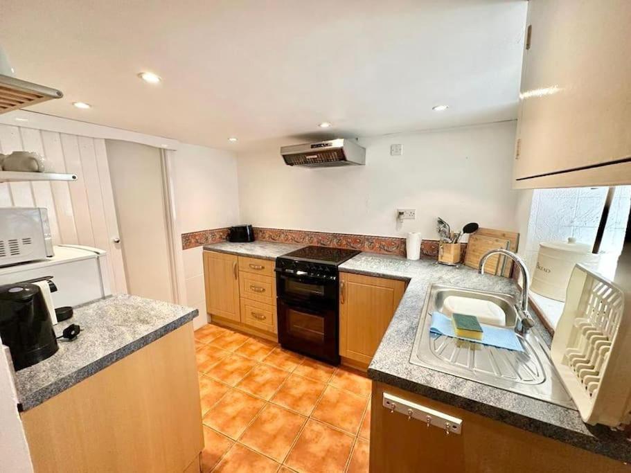 Ship Cottage Tenby Beach 50M מראה חיצוני תמונה