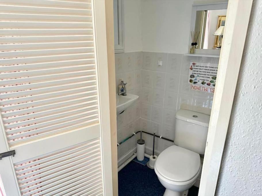 Ship Cottage Tenby Beach 50M מראה חיצוני תמונה
